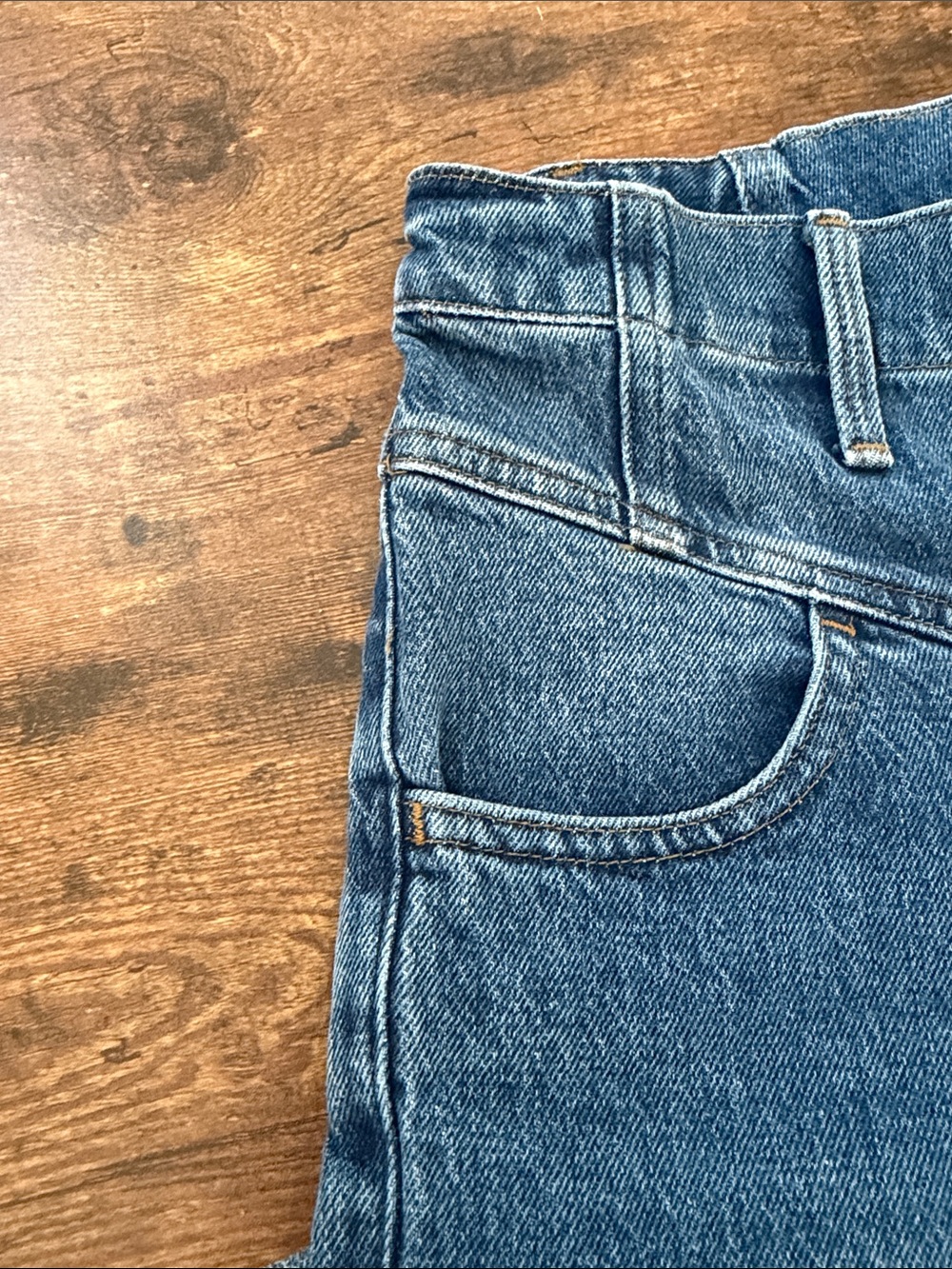Frame High-Rise Straight Leg Jeans in Classic Blue - Picture 6 of 10